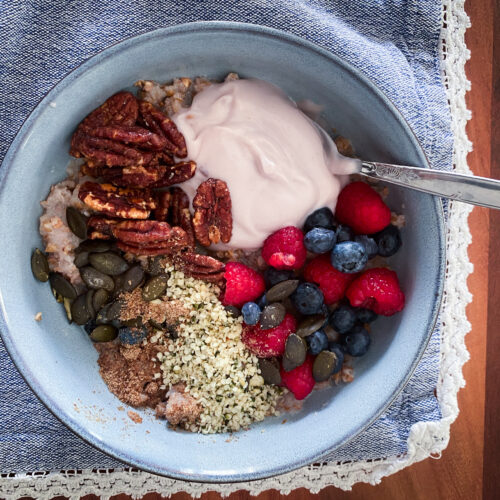 A bowl filled with fruits, yoghurt and kasha